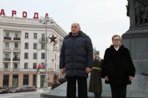 Абдулмуслимов возложил цветы к монументу Победы в Минске