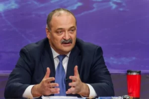 Меликов осудил мошенников, подделывавших документы для хаджа