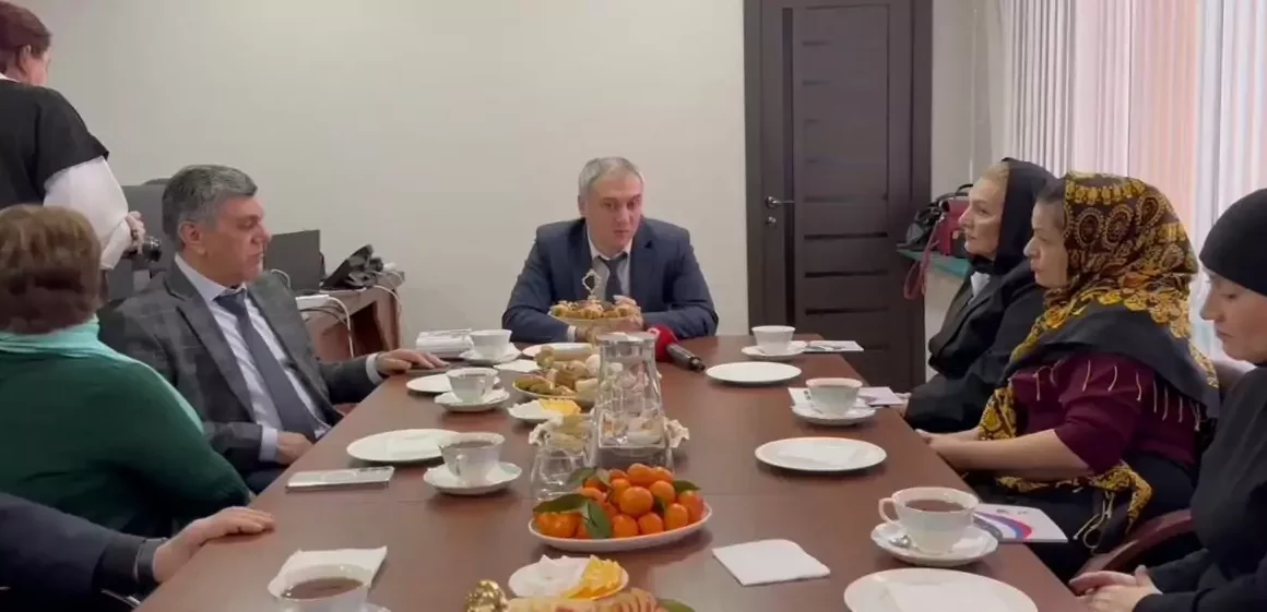 Абдуразак Джамалутдинов провёл встречу с матерями и женами Героев России