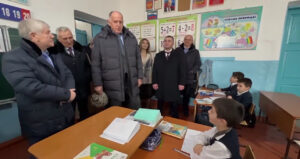 Абдулмуслим Абдулмуслимов посетил школу в Дагестанских Огнях