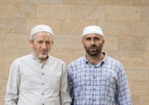 Имам из Дагестана оказывает духовную поддержку бойцам СВО на передовой