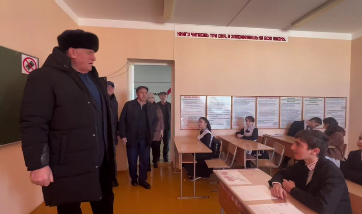 Премьер Дагестана посетил Казбековский район с рабочим визитом