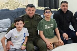 Депутат Аваев почтил память погибших бойцов в День защитника Отечества