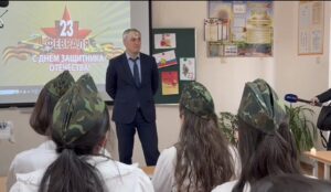 Глава Дагинформа рассказал школьникам Махачкалы об информационной безопасности