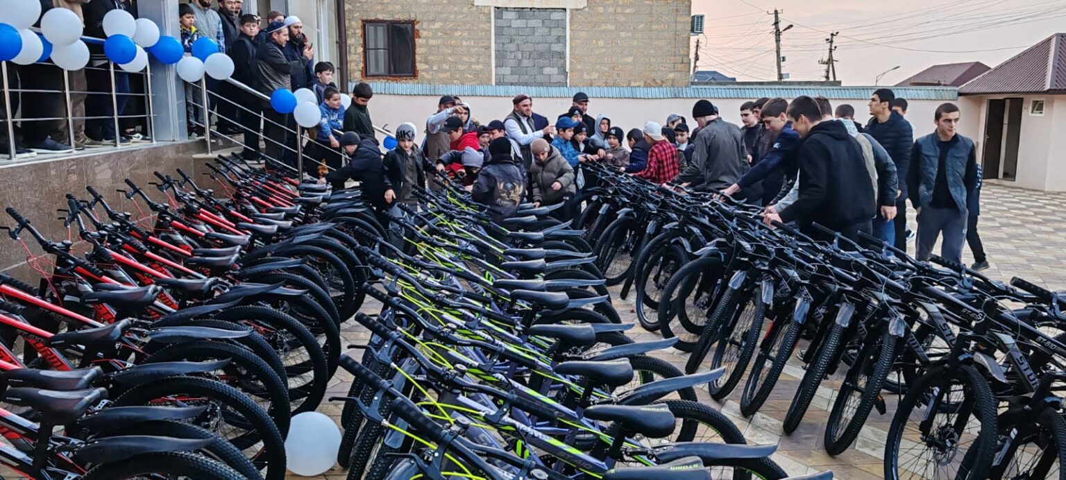 В Дагестане маленьких мусульман поощрили велосипедами