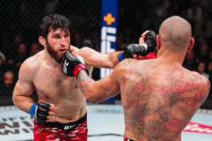 Магомед Анкалаев стал новым чемпионом UFC в полутяжелом весе
