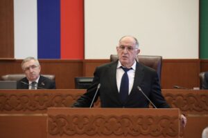 Абдулмуслим Абдулмуслимов представил отчет о развитии здравоохранения Дагестана
