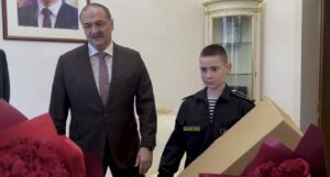 Сын Героя России Исрафила Магомедова приехал домой на Ураза-байрам