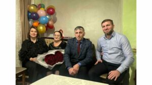 Сотрудники минприроды РД навестили мать своего коллеги-добровольца СВО
