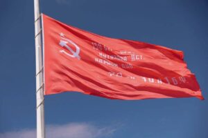 Знамя Победы поднимут в Махачкале ко Дню Победы
