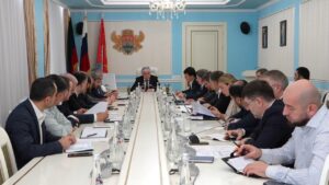 Юсуп Умавов провел совещание с заместителями и руководителями городских служб