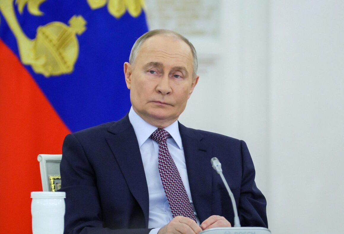 Владимир Путин поздравил Народное Собрание Дагестана с 30-летием