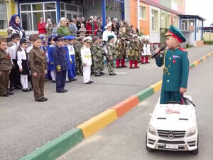 В Дагестане заведующую детсадом наградили почетным званием после организованного ею парада