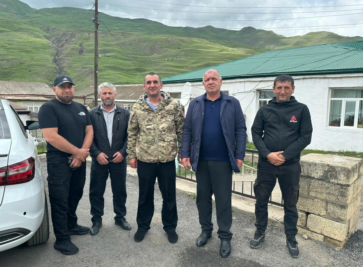 Глава Курахского района встретился с земляком-участником СВО