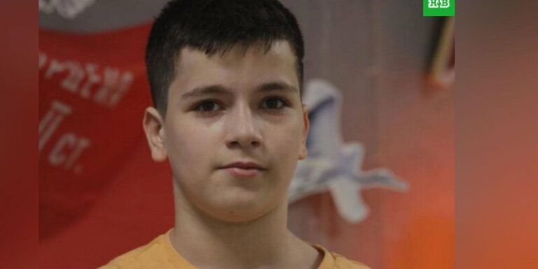Глава Дагестана наградил Амира Абачева именными часами