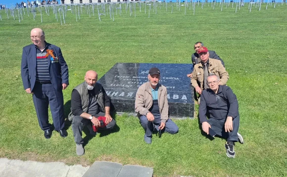 Бесстрашный пулеметчик Ханпаша Нурадилов: подвиг, увековеченный в памяти