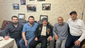 Депутат и Федерация бокса Дагестана поздравили ветерана ВОВ Мусу Багаутдинова с Днем Победы