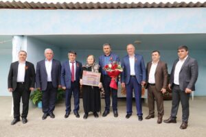 Узнице концлагерей вручили сертификат на 2 млн рублей от Сулеймана Керимова