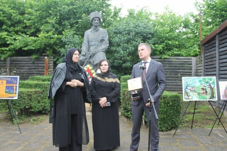 В Сулейман-Стальском районе глава района встретился с представительницами «Силы матерей»