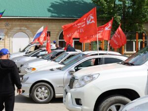 В Кумухе прошел автопробег в рамках акции "Знамя Победы"