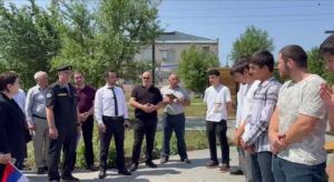 В Южно-Сухокумске группа новобранцев отправилась на срочную службу