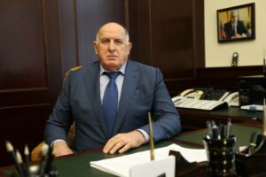 Абдулмуслимов поздравил работников миграционной службы с профессиональным праздником