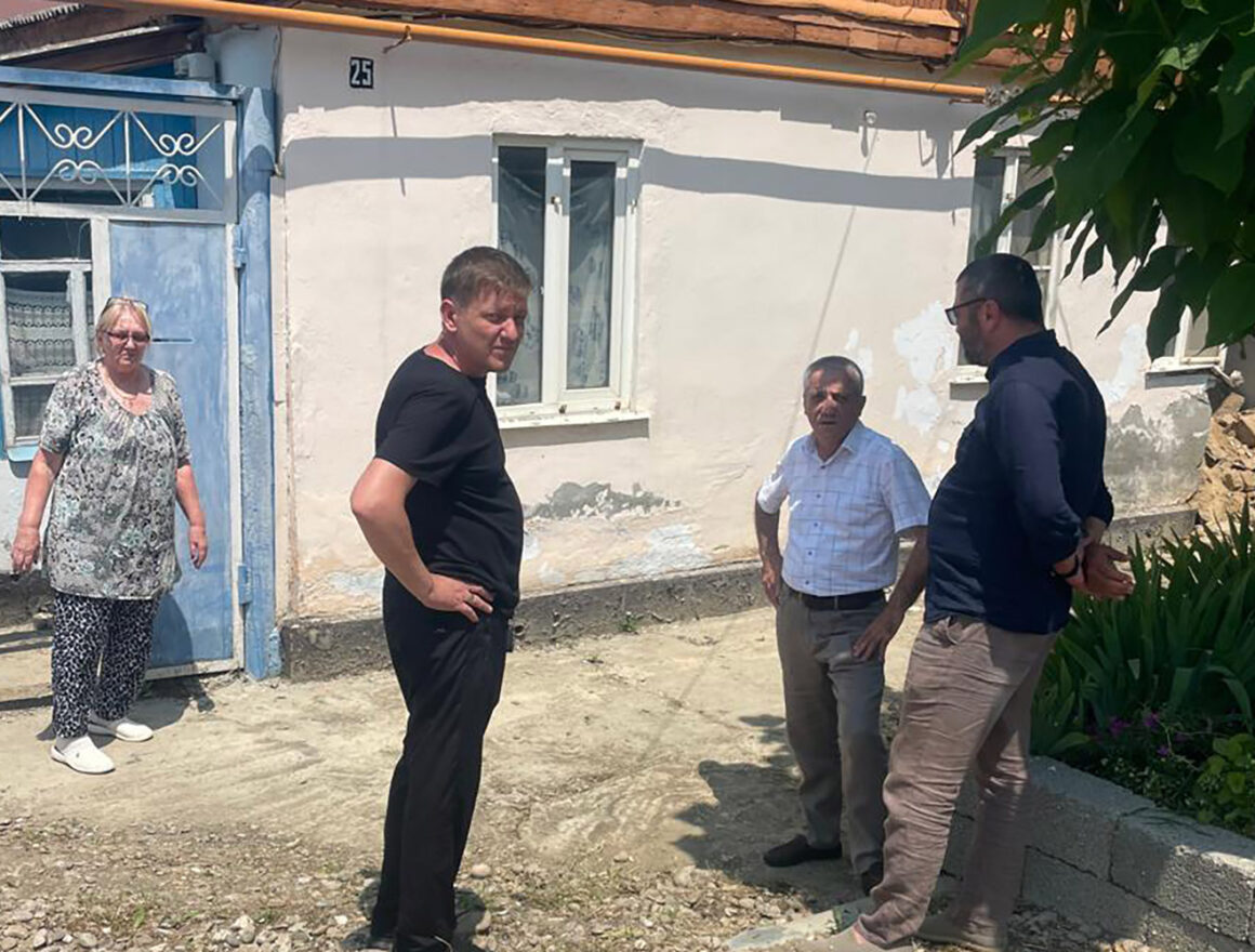  Имран Аваев помог пострадавшим от обильных осадков жителям Кировского района Махачкалы