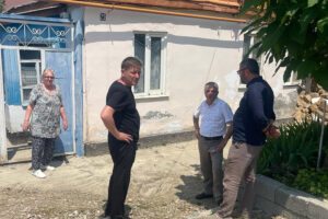  Имран Аваев помог пострадавшим от обильных осадков жителям Кировского района Махачкалы