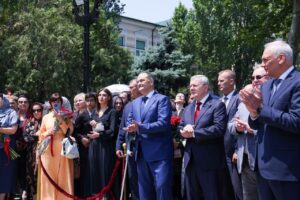 Магомедали Магомедову в Махачкале открыли памятник