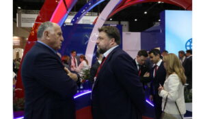 На ПМЭФ-2025 Абдулмуслимов провёл встречу с директором АО «Росагролизинг» Павлом Косовым