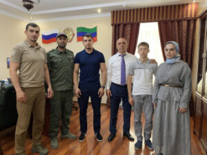 В Сергокалинском районе участникам СВО вручили памятные подарки