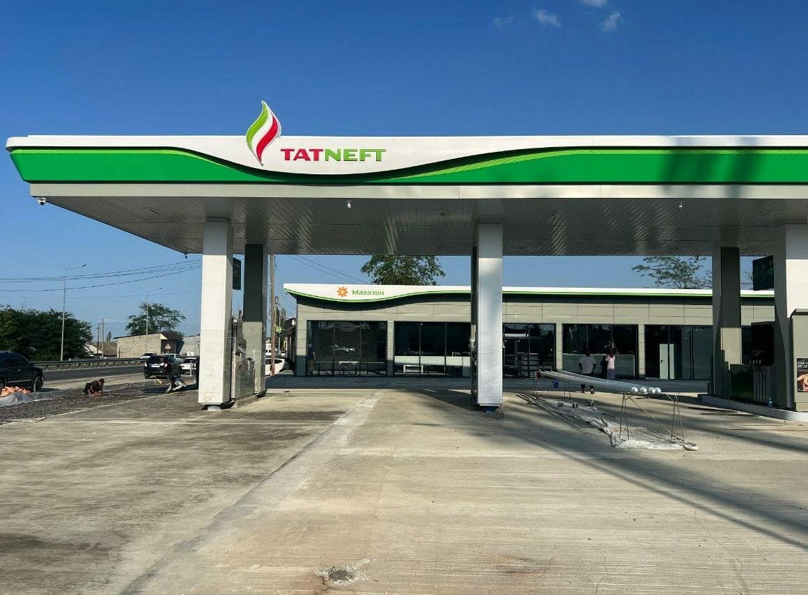 Делегация "Татнефти" проверила ход строительства автозаправок в Дагестане