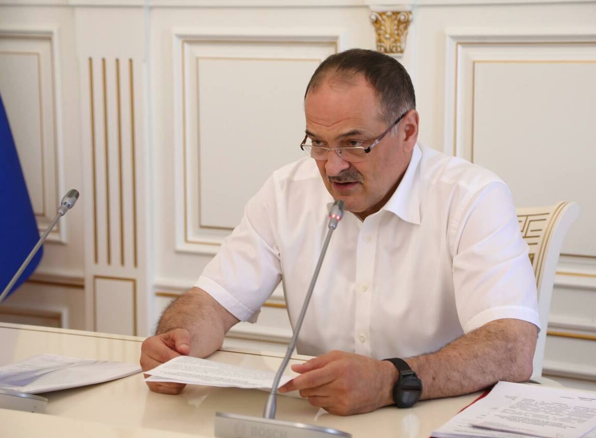 Сергей Меликов поручил наказать тех, кто допустил массовое отравление в Магарамкентском районе