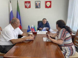 Сайгидпаша Умаханов помогает решать проблемы дагестанцев