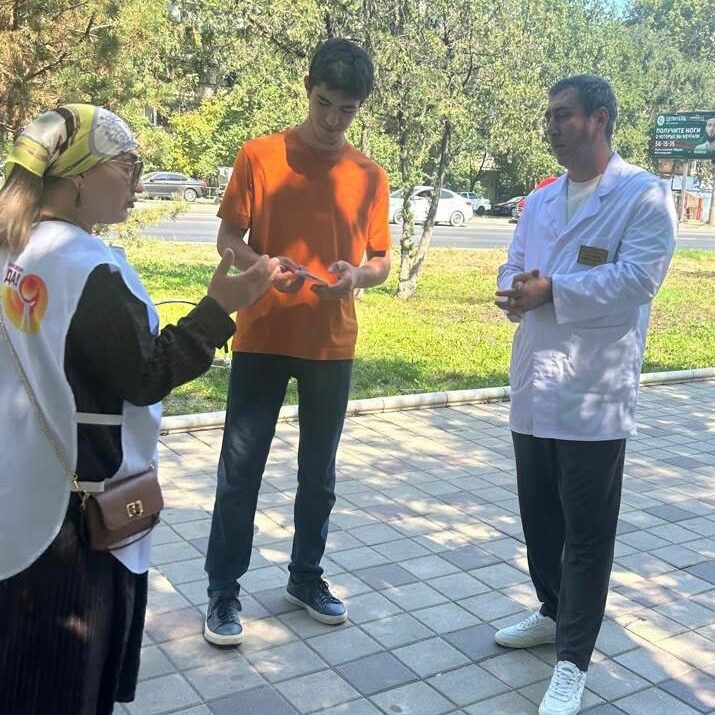 На Аллее мастеров Махачкалы провели акцию по профилактике алкоголизма