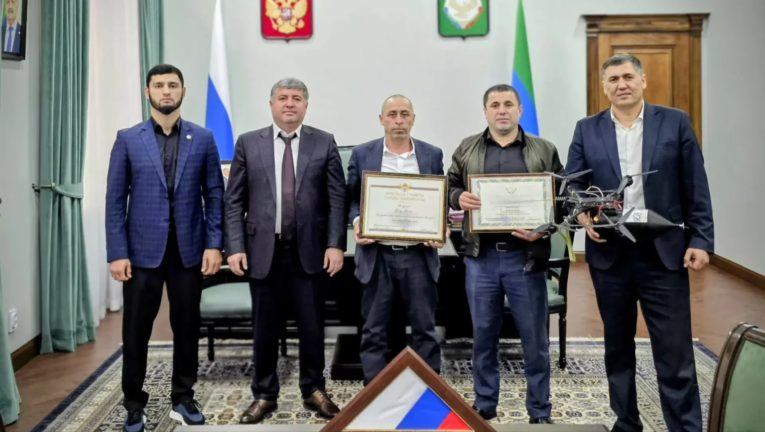 В минфине РД встретили сотрудников, вернувшихся из зоны СВО
