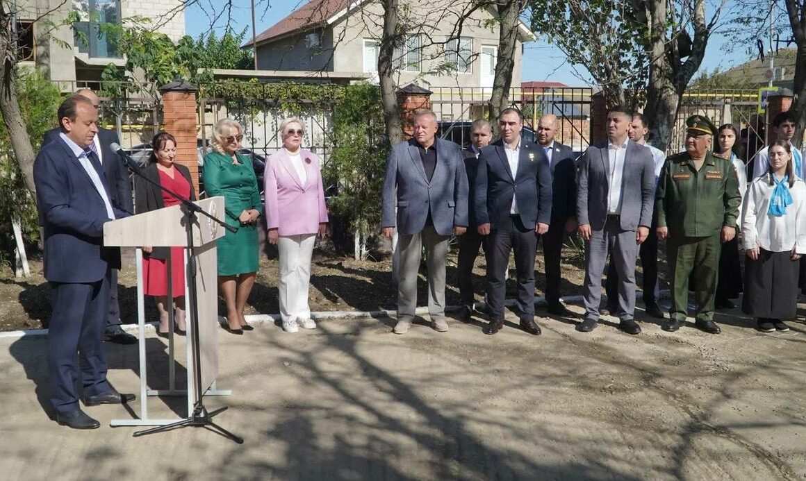 В Каспийске открыли бюст Героя Советского Союза Магомед-Загида Абдулманапо