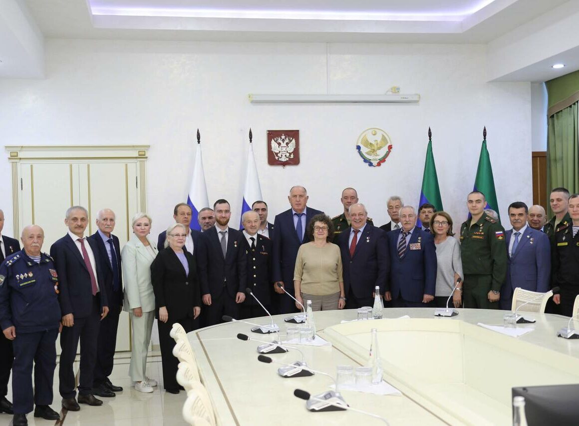 Абдулмуслим Абдулмуслимов провел встречу с Героями России в рамках акции «Вахта Героев Отечества»
