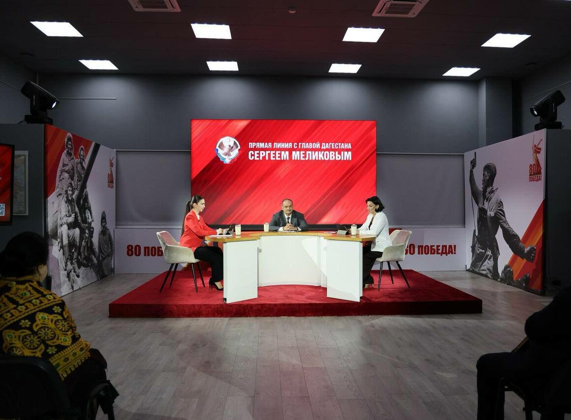 Меликов поручил мэру Махачкалы взять под контроль благоустройство двора для незрячих и пожилых людей