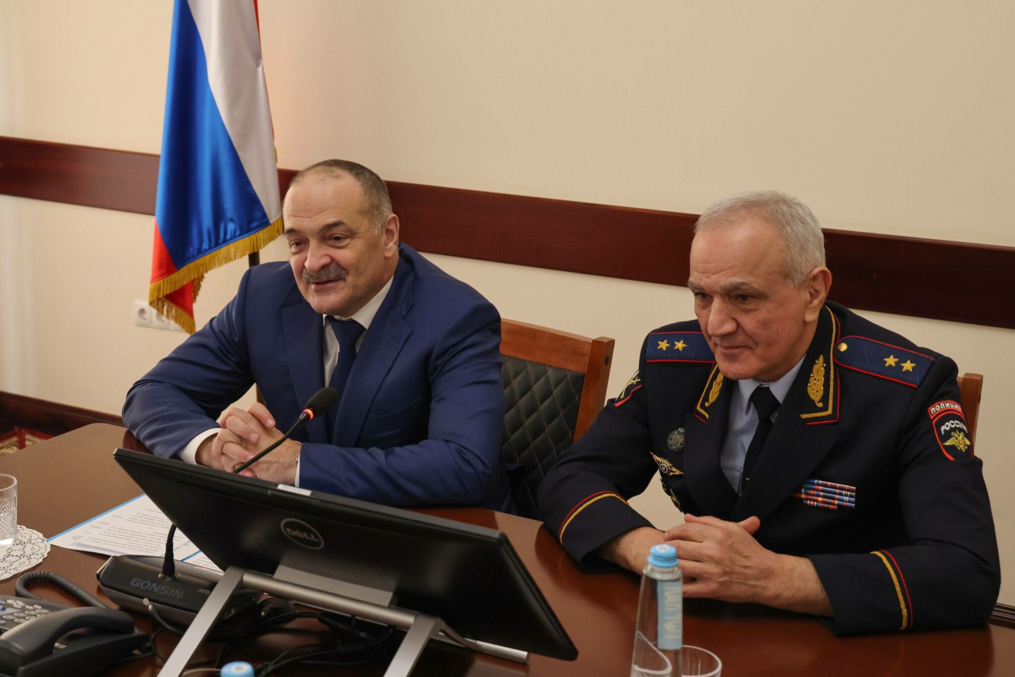 Меликов наградил полицейских Дагестана в преддверии праздника