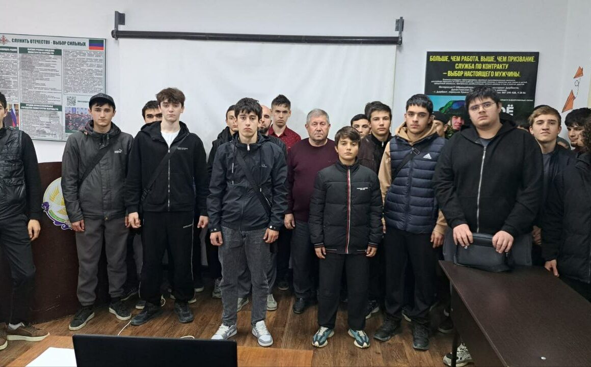 Студенты Аграрного колледжа ознакомились с условиями контрактной службы в армии
