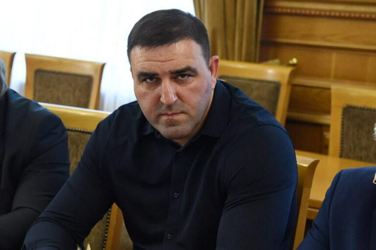 Депутат Имран Аваев ожидает «конструктивного диалога» на Прямой линии Главы Дагестана
