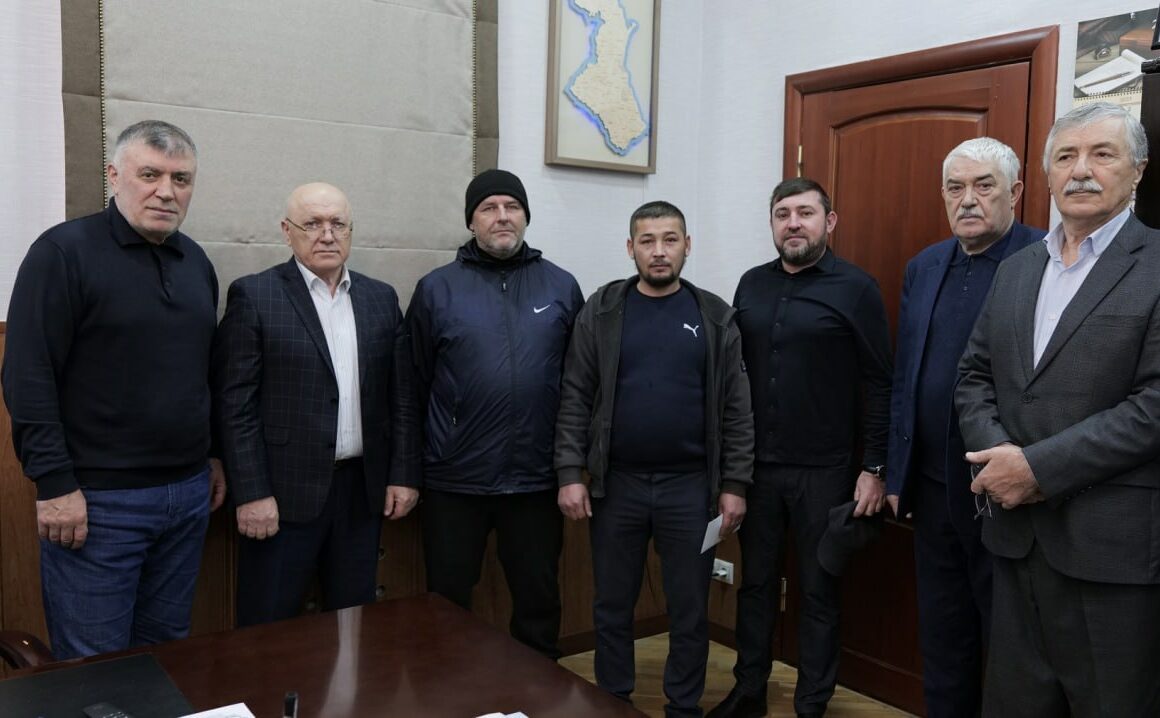 Двое ветеринаров из Дагестана отправились в зону СВО: число добровольцев достигло 20 человек