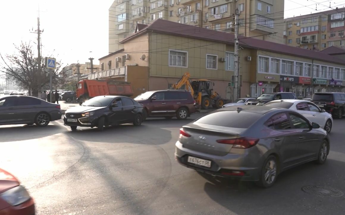 Махачкалу избавят от пробок: на проспекте Петра I вводят «зеленую волну» и добавляют полосы