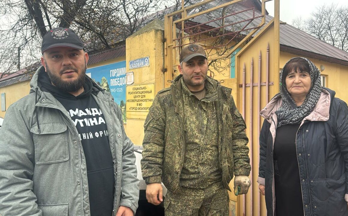 СРЦ Кизилюрта отправил бойцам в зону СВО 60 метров защитной сетки и продукты