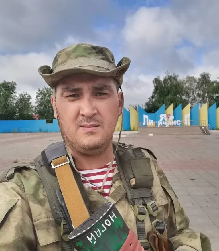 В Дагестане вспоминают Героя Рената Елманбетова, отдавшего жизнь за Родину