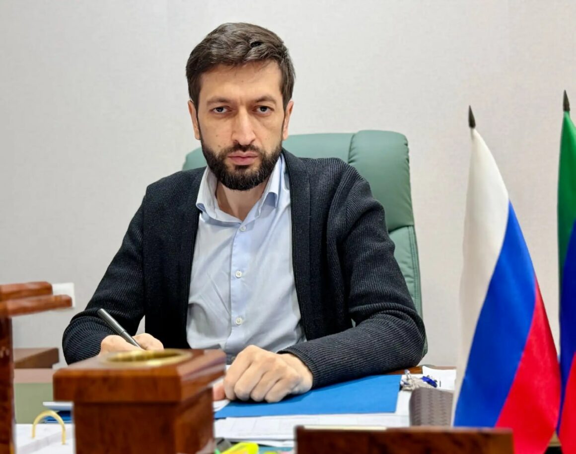 Руководитель Агентства информации РД поздравил дагестанцев с Днём Конституции