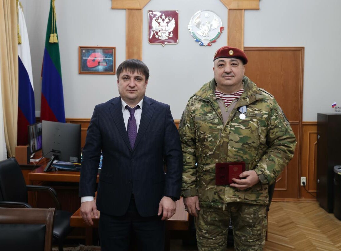 Офицер из Дагестана Джамал Ильясов награждён медалью «За отвагу»
