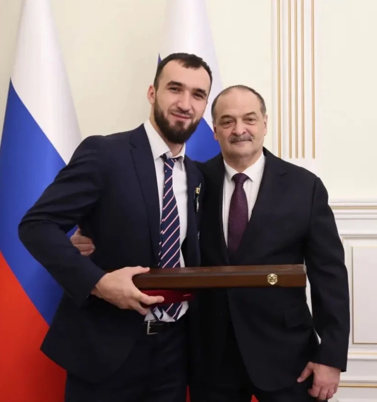 Глава Дагестана поздравил трехкратного чемпиона мира Муслима Гаджимагомедова с 29-летием