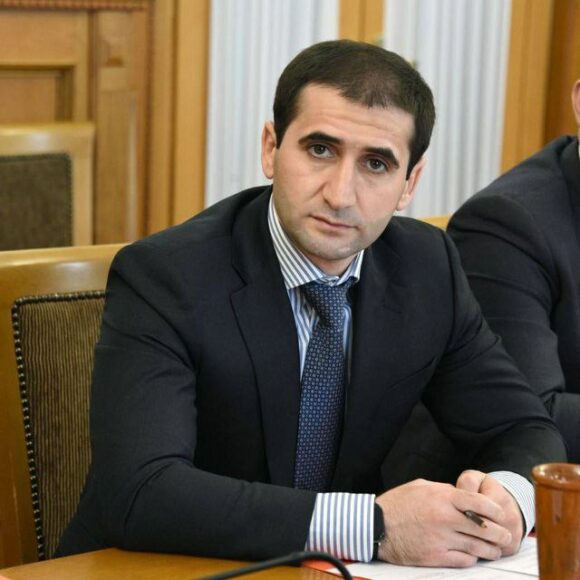 Депутат Марат Алияров прокомментировал фейки о сокращении соцрасходов в Дагестане